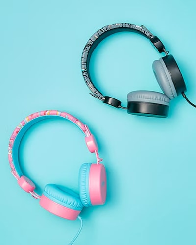Earbuds & Headphones