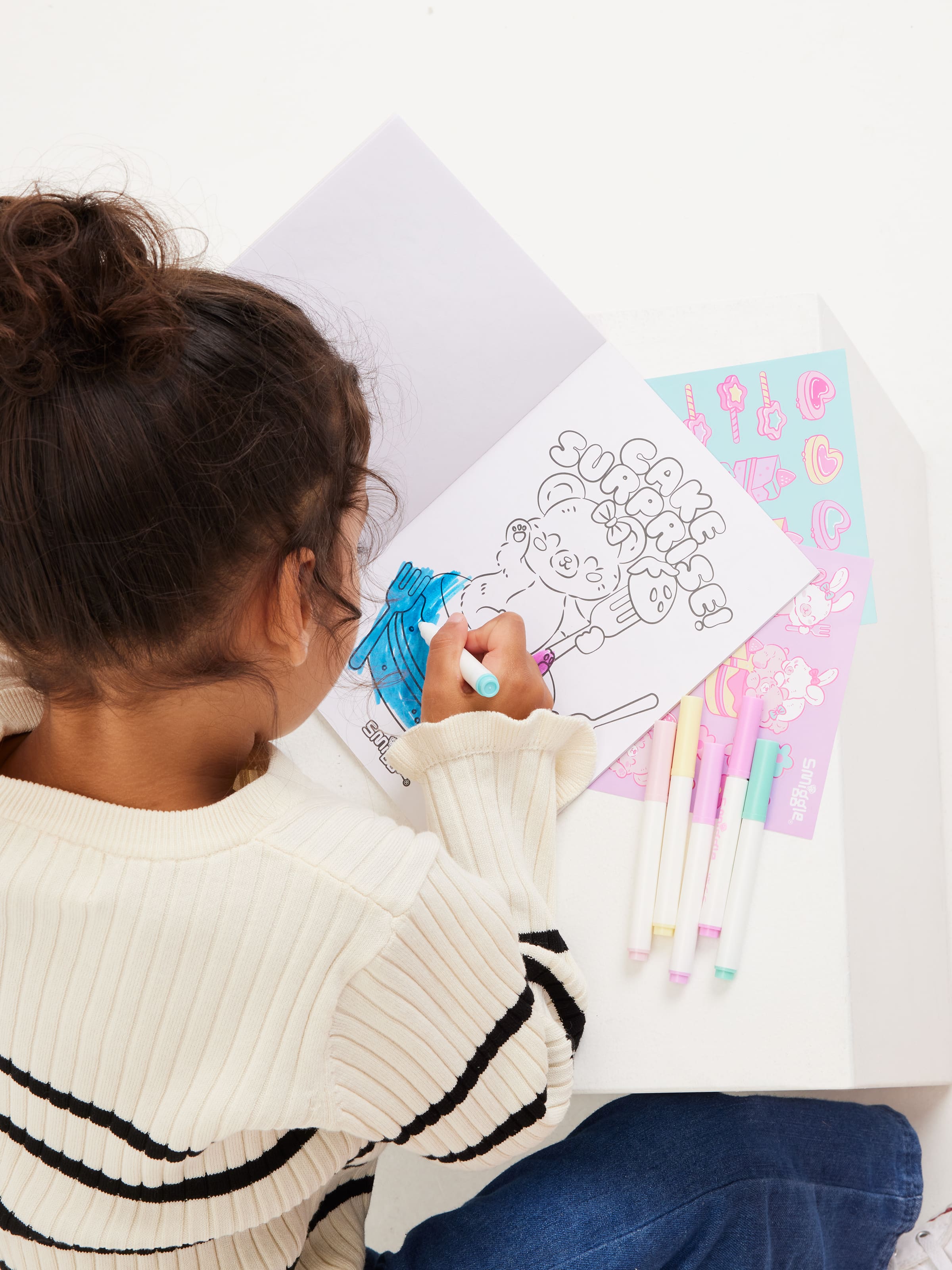 Out & About Mess-Free Colour Art